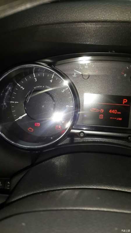 汽车显示屏发动机故障灯亮的原因(汽车显示屏发动机亮什么意思)插图